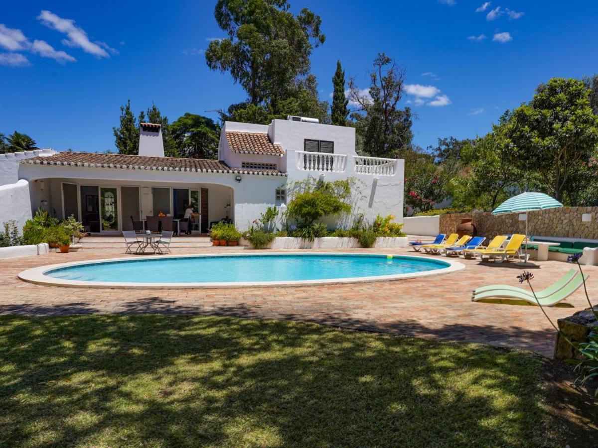 Roofed Villa In Albufeira With Private Swimming Pool ออยุส ดิ อากวา ภายนอก รูปภาพ