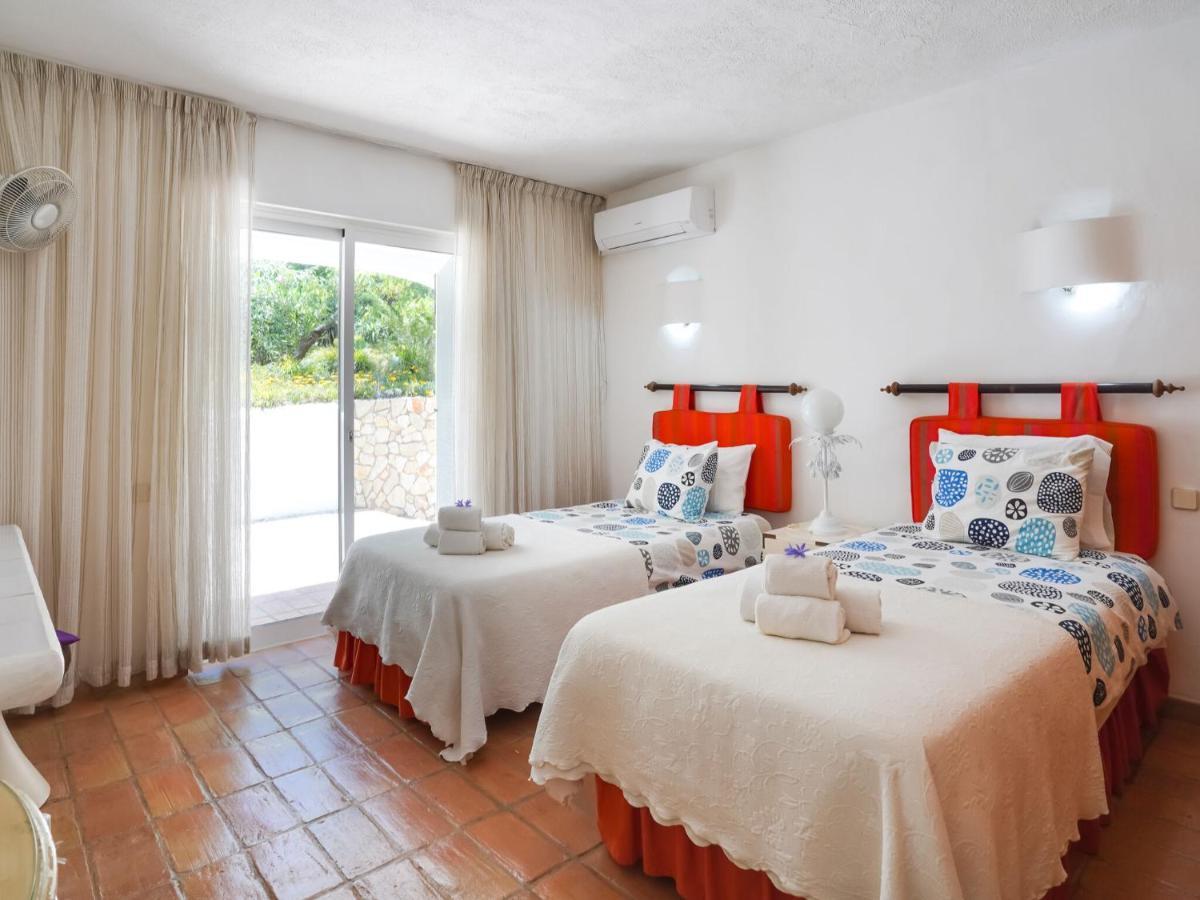 Roofed Villa In Albufeira With Private Swimming Pool ออยุส ดิ อากวา ภายนอก รูปภาพ