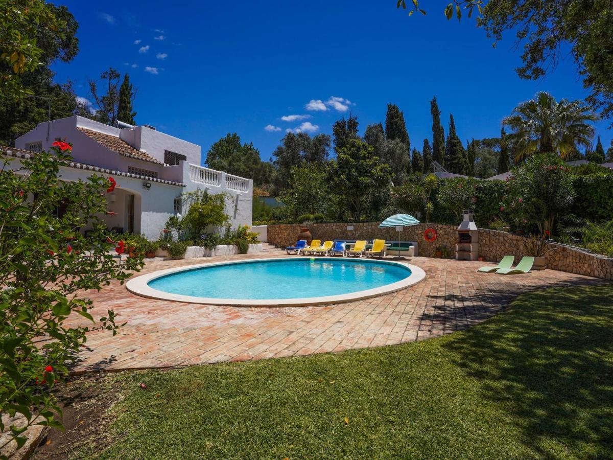 Roofed Villa In Albufeira With Private Swimming Pool ออยุส ดิ อากวา ห้อง รูปภาพ