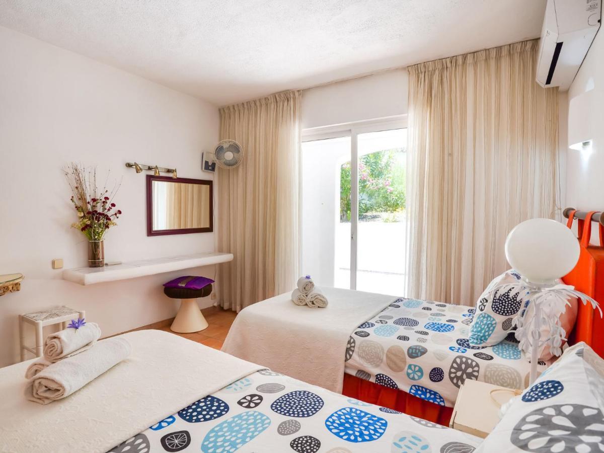 Roofed Villa In Albufeira With Private Swimming Pool ออยุส ดิ อากวา ห้อง รูปภาพ
