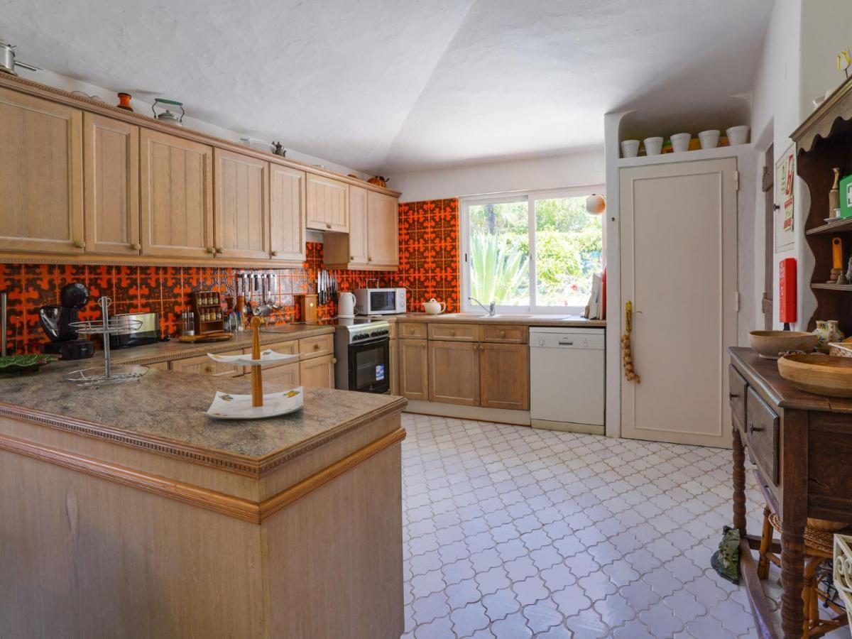 Roofed Villa In Albufeira With Private Swimming Pool ออยุส ดิ อากวา ห้อง รูปภาพ