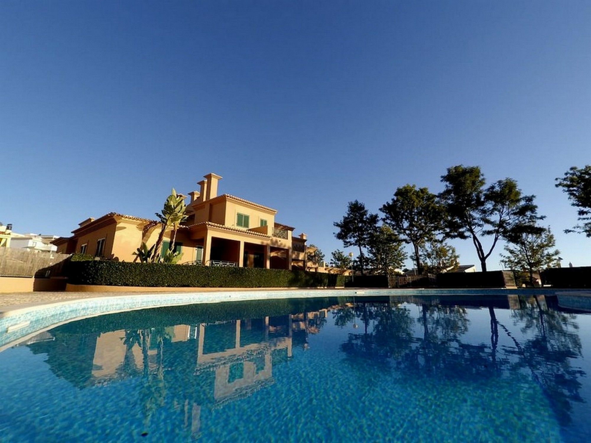 Roofed Villa In Albufeira With Private Swimming Pool ออยุส ดิ อากวา ภายนอก รูปภาพ